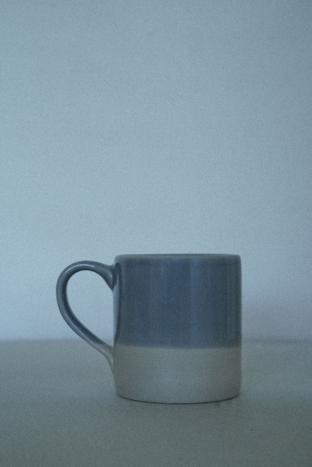 Tasse - hellblau beige dipped